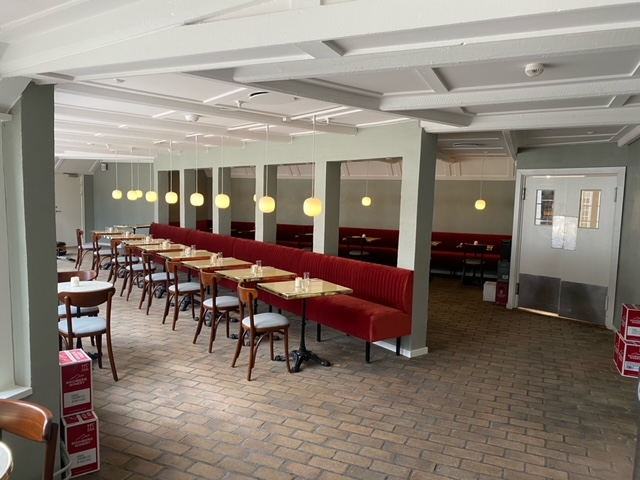 Restauranten set fra indgangen